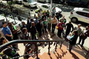 Full group watching Rebekah Morris give speech on stoop. 